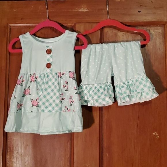 NEW MINT GREEN AND PINK FLORAL CHECKERED 2 PIECE SHORT SET